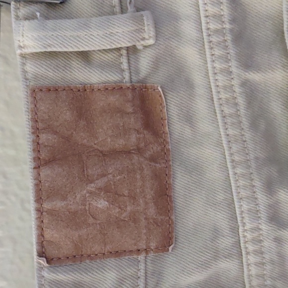 USED ZARA SIZE 4 DISTRESSED SHORTS POCKETS ON BACK AND SIDES - Picture 7 of 10